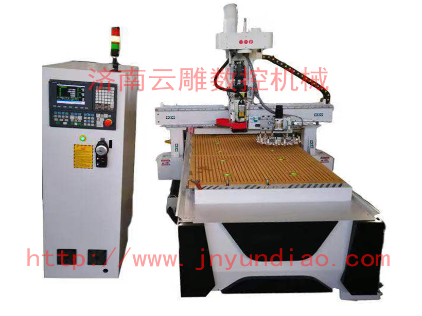 櫥柜門木工加工中心開料機(jī)設(shè)備所具備的優(yōu)勢(shì)??！